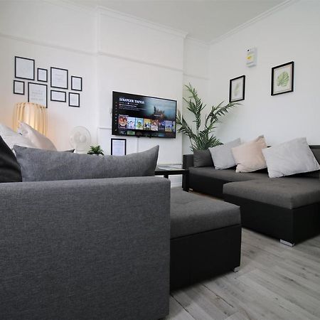 Free Local Parking - Fast Wifi - Sleeps 10 Guests By Property Promise Κάρντιφ Εξωτερικό φωτογραφία